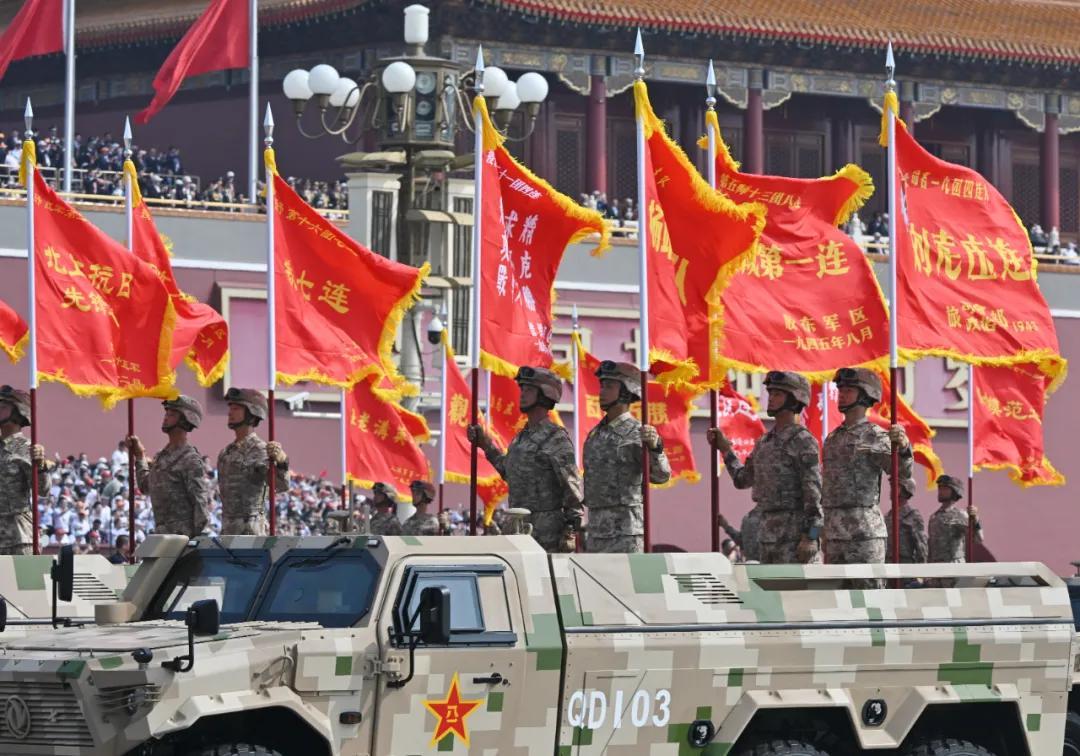 阅兵出现重大失误？导弹挂反、字打错，央视曝真相，涉及82名英烈