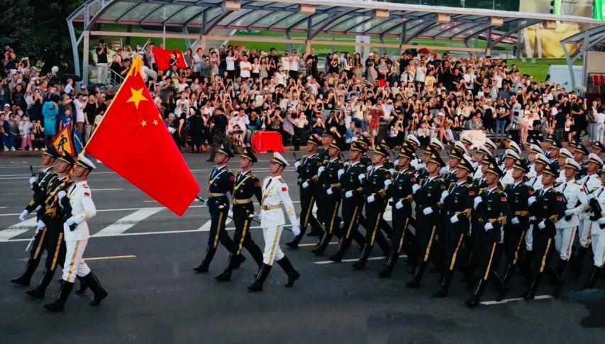 阅兵出现重大失误？导弹挂反、字打错，央视曝真相，涉及82名英烈